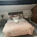 Escape Apartments Beautiful 2 Bedroomed Apartment
